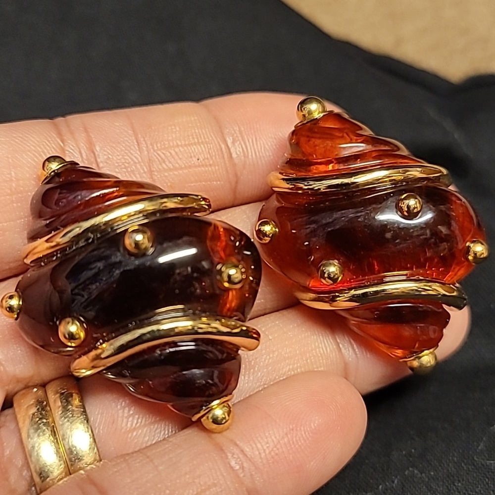 Vintage Kenneth Jay Lane Gold and Deep Amber Snail Earrings - Picture 5 of 5